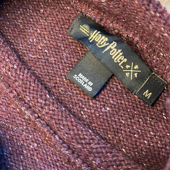 Harry Potter - “C” Weasley knitted sweater, Adult Medium in Burgundy color - Picture 3 of 6